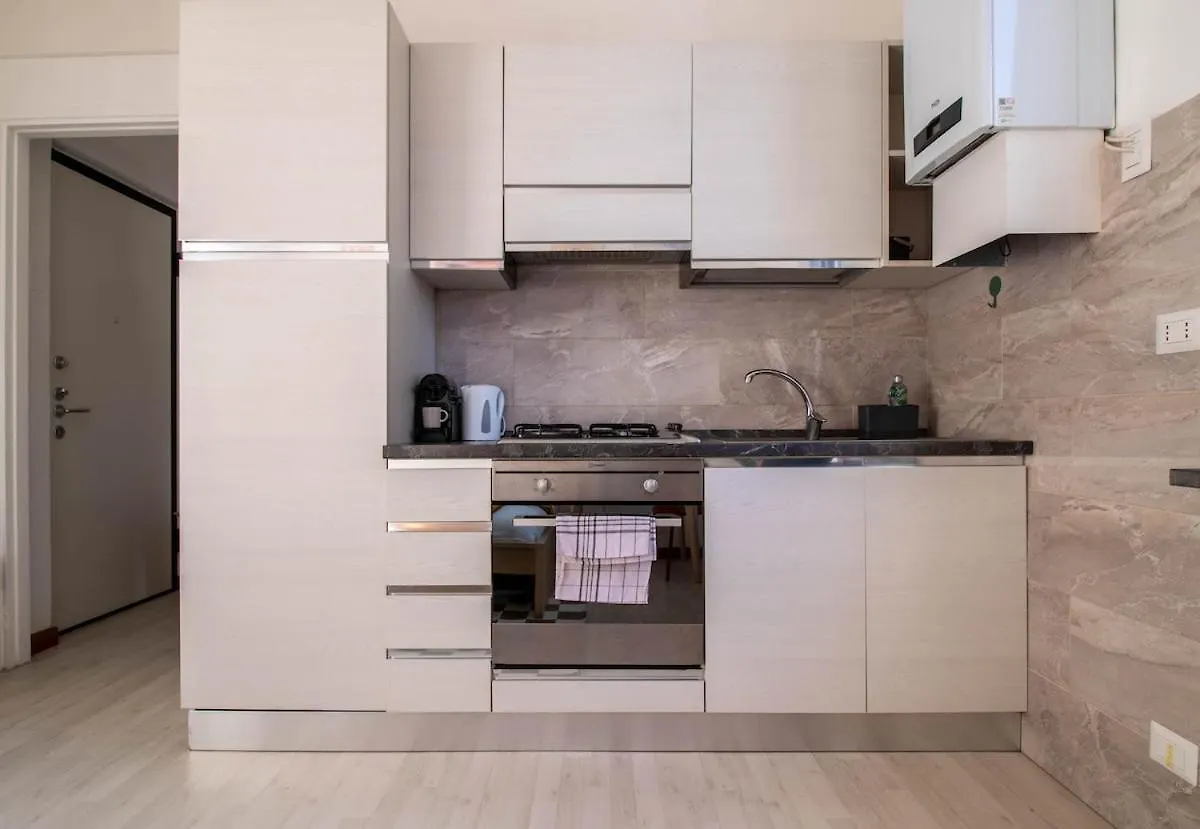 Unicredit And Bosco Verticale - Little House Милан