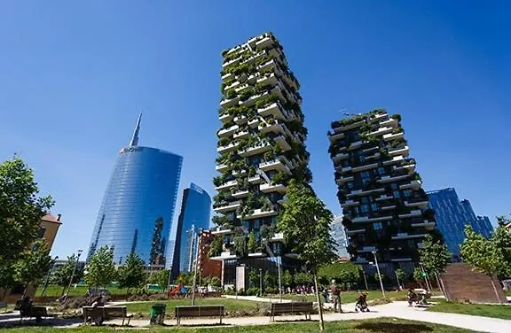 Unicredit And Bosco Verticale - Little House Милан Италия
