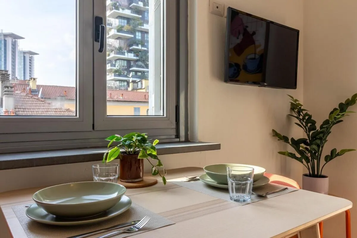 Unicredit And Bosco Verticale - Little House Милан